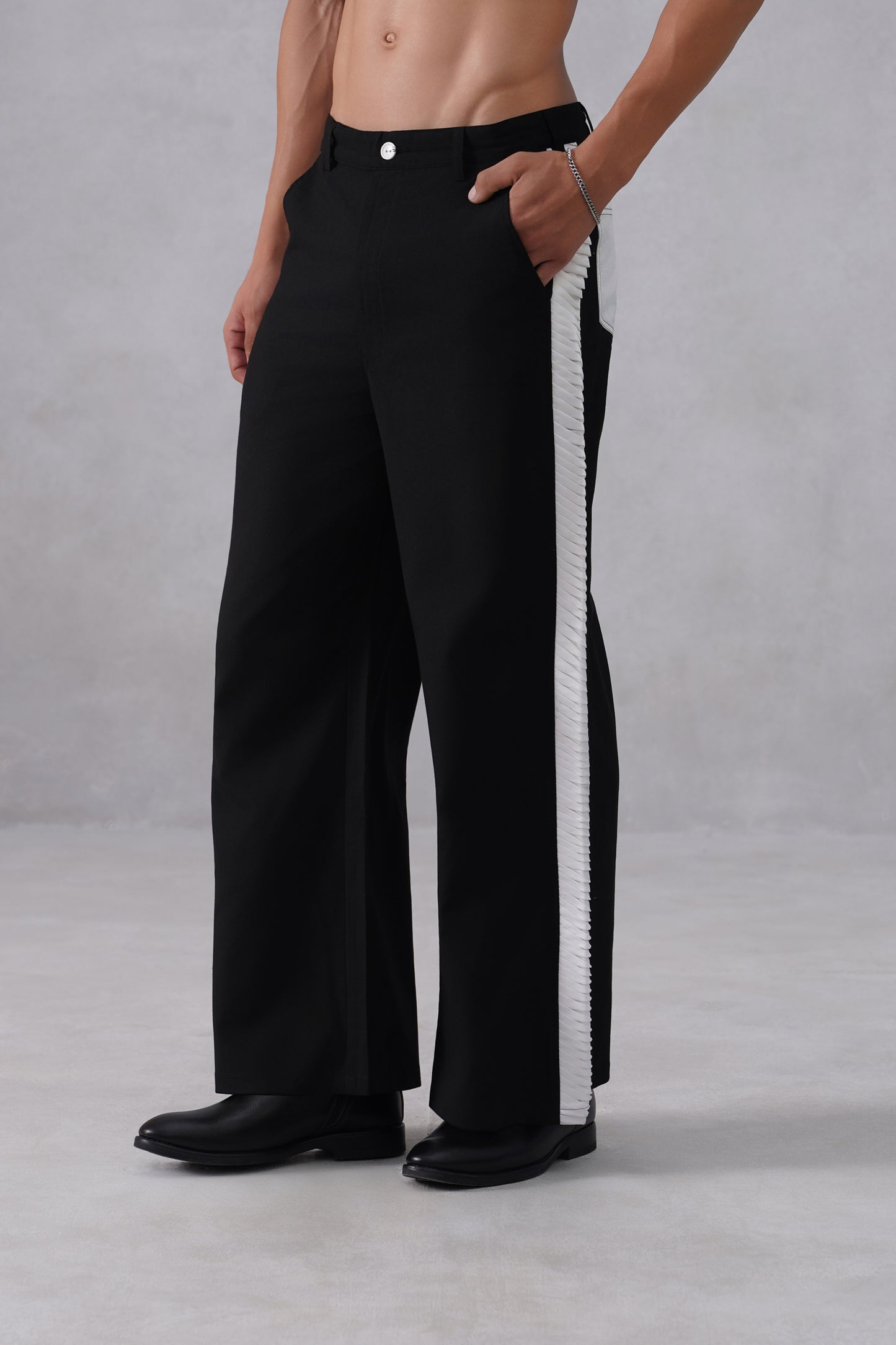 Chronicles in cloth (Black Pants)