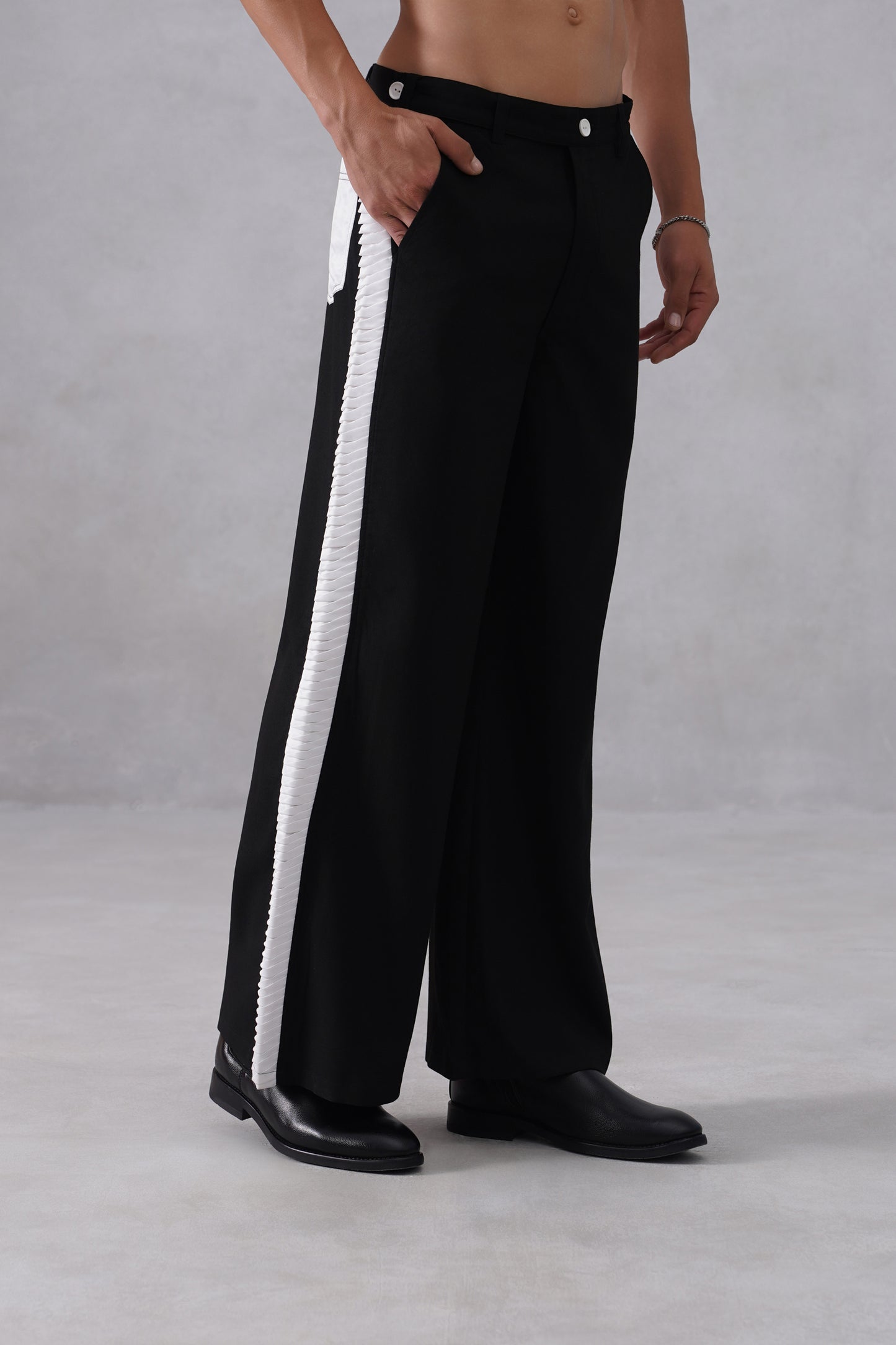 Chronicles in cloth (Black Pants)